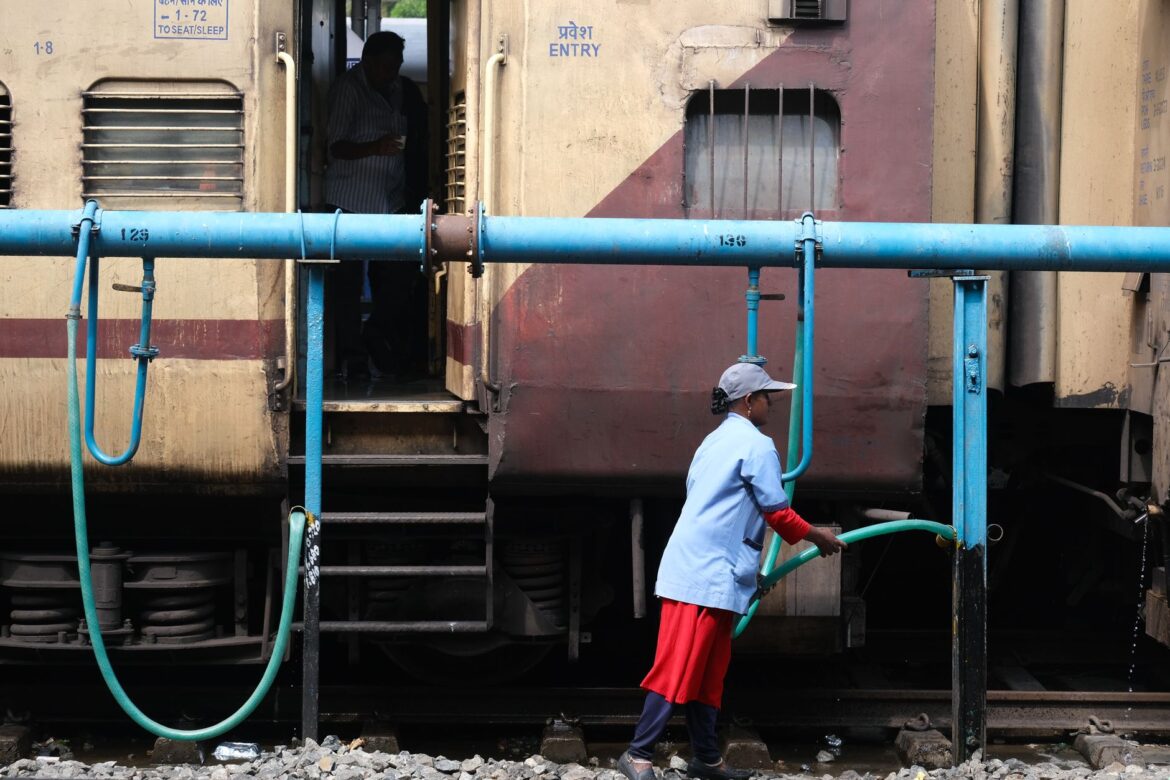 Railway Employee Bonus: Worth Rs 2,009 Crore for Diwali